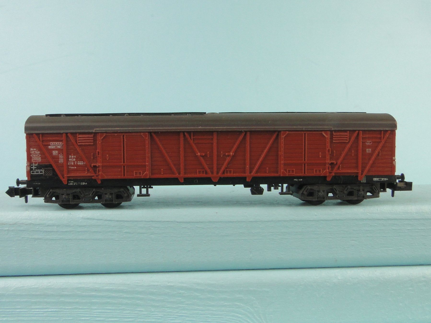 Trix Modellini di ferrovie: Minitrix DB gedeckter Güterwagen Bromberg, braun – Usato da Bülach venduto da Albitrain 1