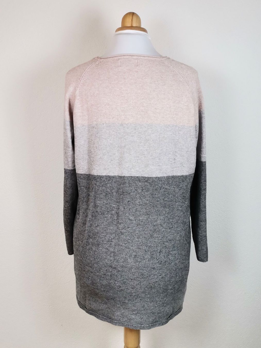 Only Kleider: ONLY Pulloverkleid im Colourblock-Design (Gr. XL) – Gebraucht aus Schaffhausen von Restwert_SH 2