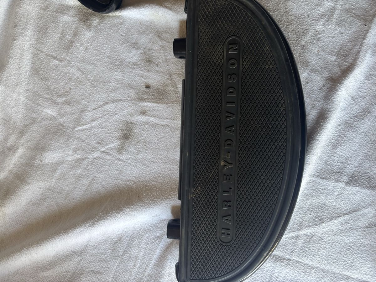 Harley-Davidson Toutes les pièces détachées moto: Harley Davidson Trittbretter  – D'occasion à Schötz par Harley35 3