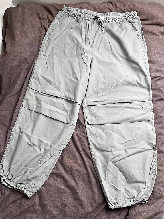 H&M Pantaloni: Pantalon parachute H&M taille S – Usato da Lonay venduto da jes_8znz 2
