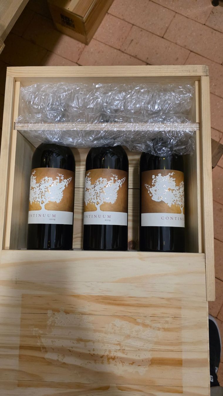 Vino: 3x Continuum 2014 75cl Holzkiste – Nuovo e nell'imballaggio originale da Steinmaur venduto da Mediascan
