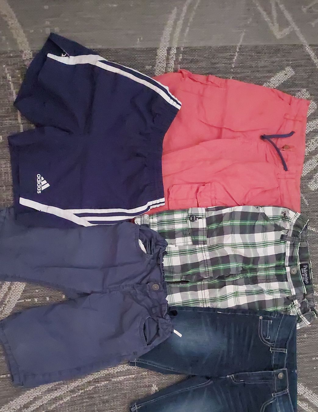 Lotti & Set di vestiti: Kleiderpaket Junge Grösse 128 24 Teile – Usato da Egolzwil venduto da mobiledeluxe