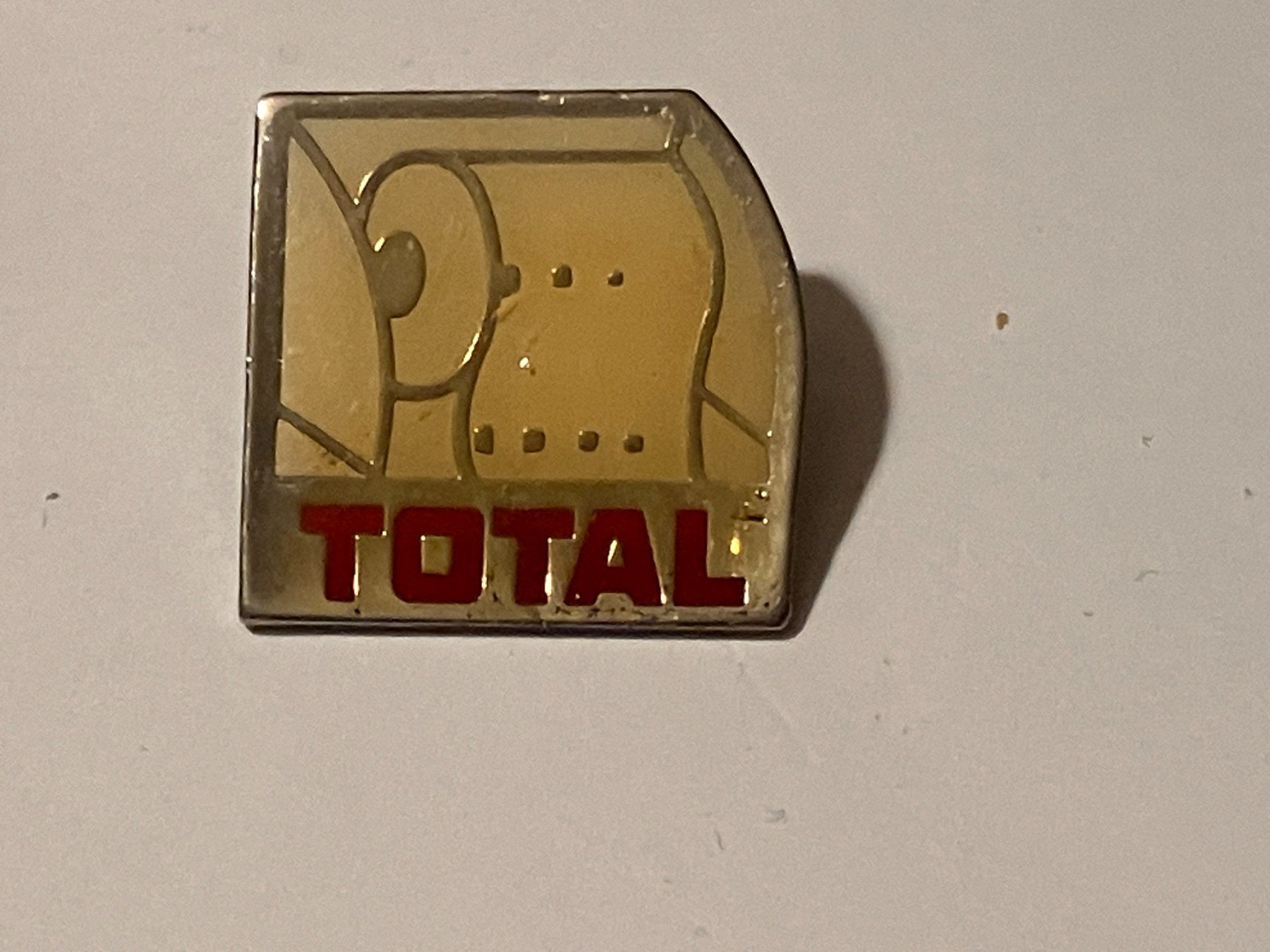 Placchette & Badge: 1 Pin Total – Usato da Basel venduto da djwwpp