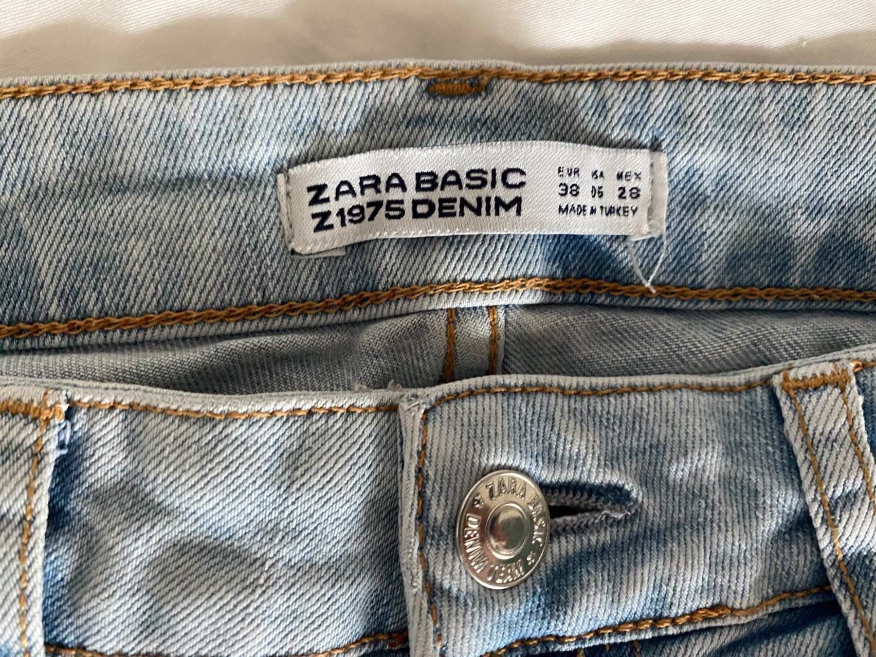 Zara Jeans: Zara Damen Jean Short – Gebraucht aus Duebendorf von Alexandertreyer 2