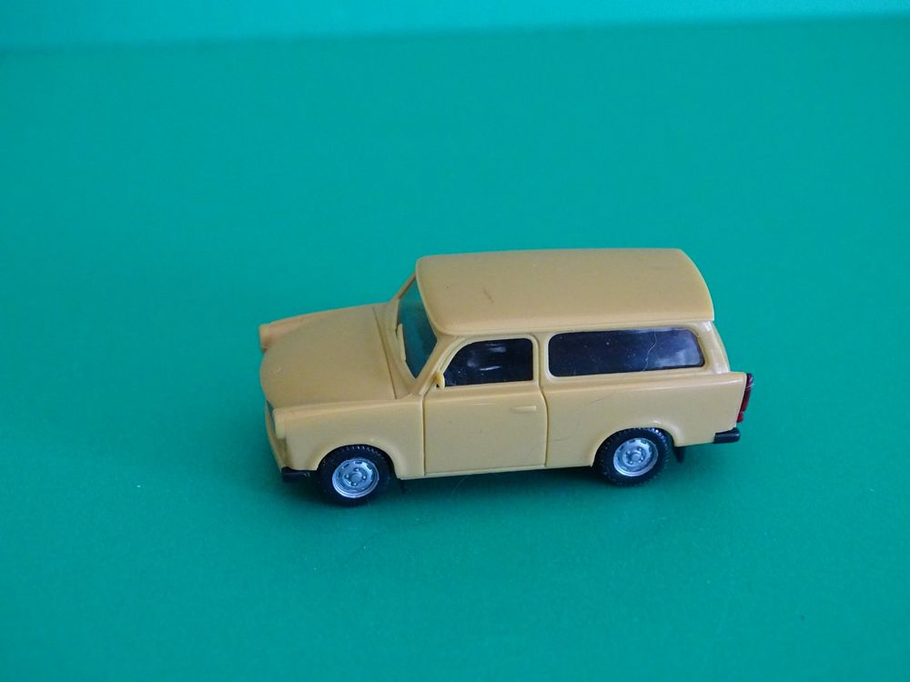 Herpa Trabant 601 S Universeel - MiniKit Modelbouwpakket - Groen-beige - Snap-on Zonder Lijm - Voor Modelspoor En Verzamelaars