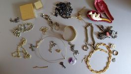 Alte Schmucksammlung aus Wohnungsräumung