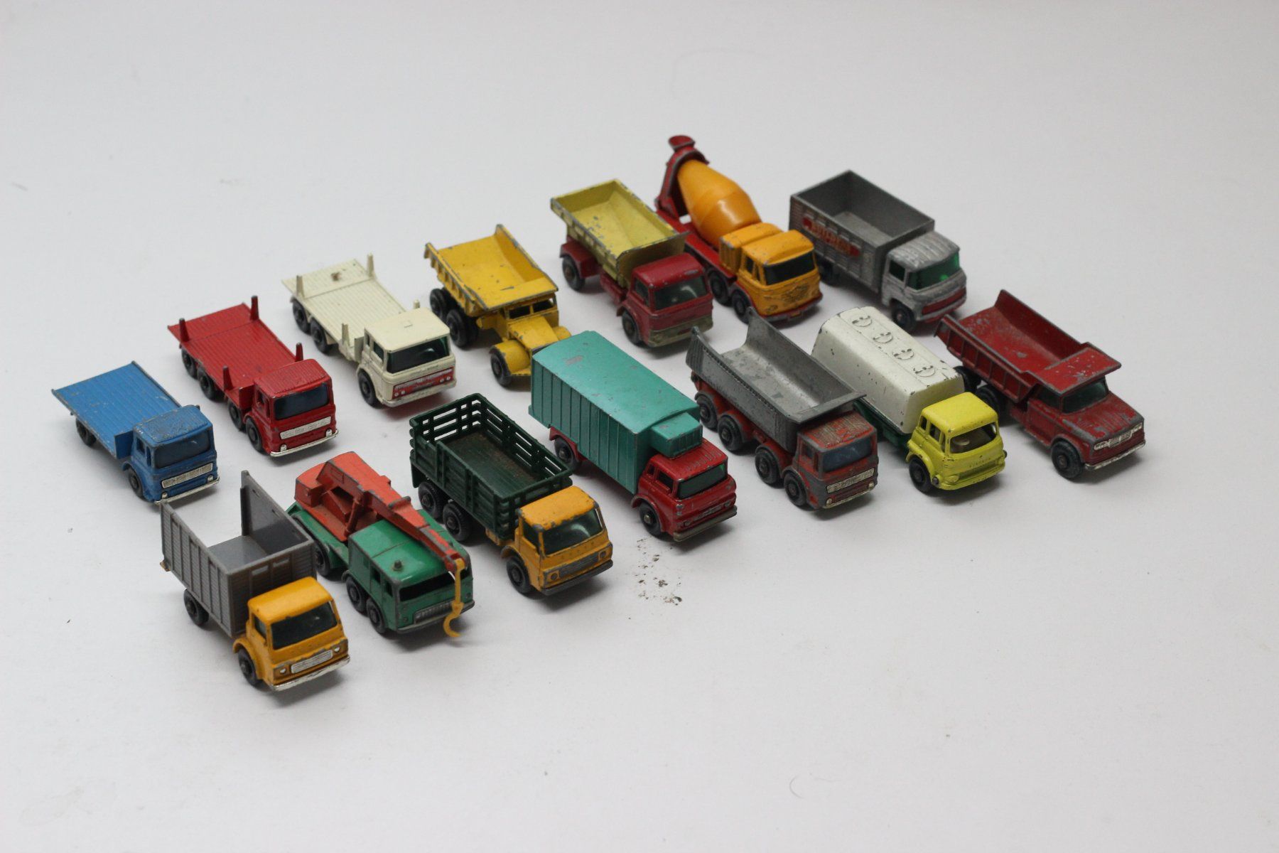 Lesney Modellini d'auto: 14 Lesney Matchbox defekt – Usato da Zug venduto da raucher01