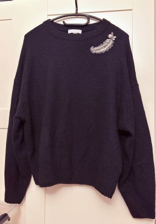 • Pullover mit Glitzerfeder •