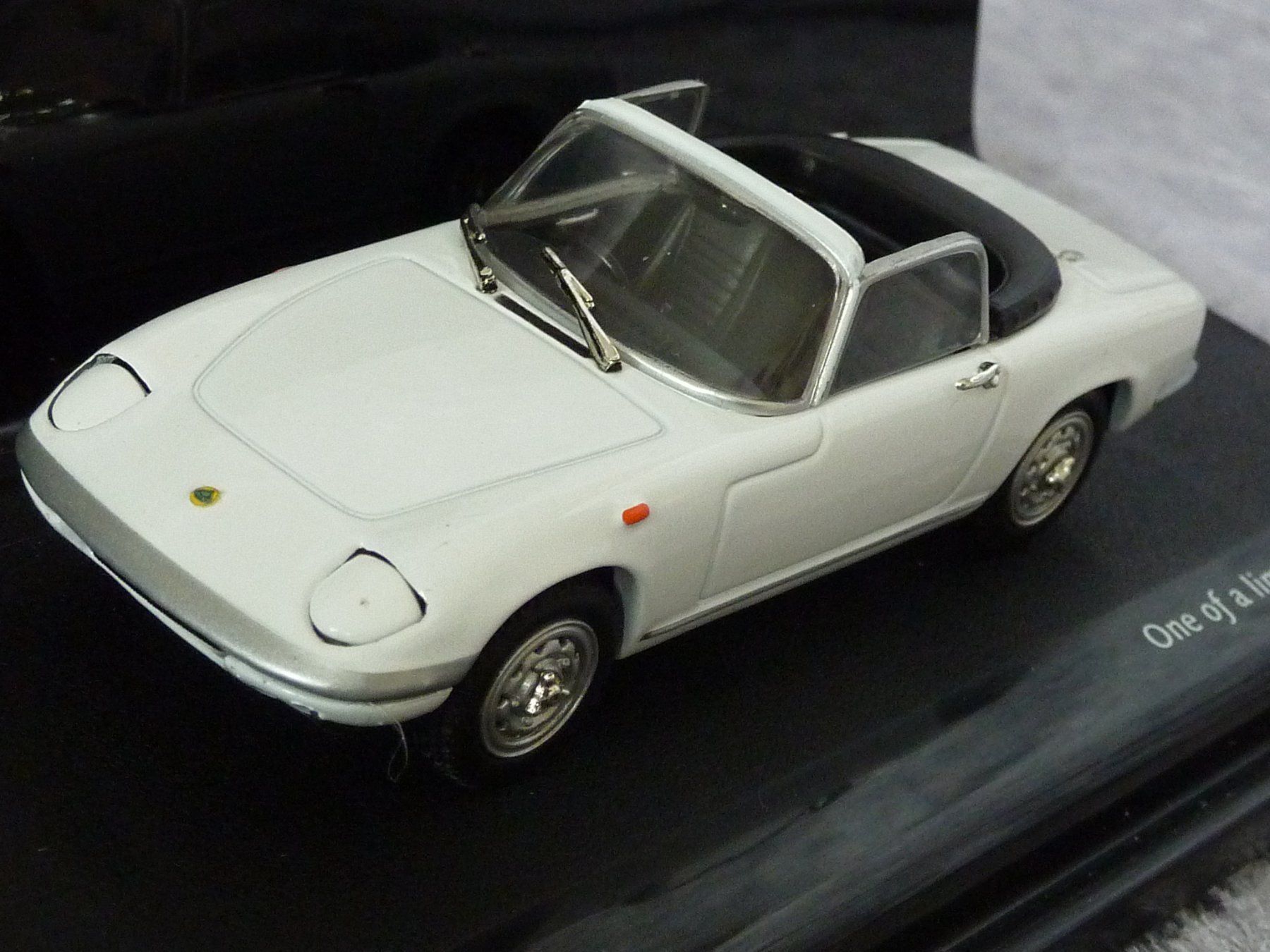 Lotus Modellini d'auto: Lotus Elan Cabriolet 1:43 – Nuovo e nell'imballaggio originale da Dürrenäsch venduto da modellautos4you