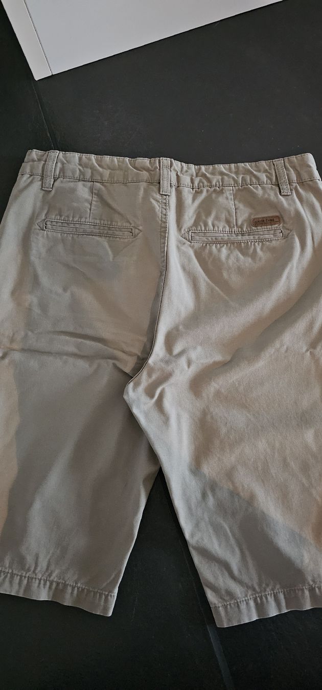 Pantaloni: Shorts – Nuovo (secondo la descrizione) da Richterswil venduto da furlan 1