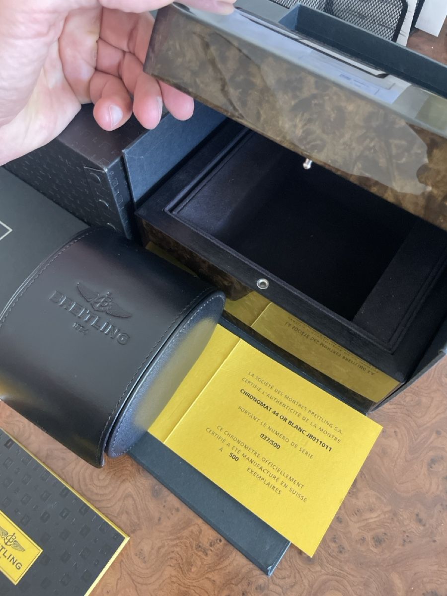 Breitling Uhren: Breitling Uhrenbox 44 mit papieren  – Gebraucht aus Biel/Bienne von robles 3