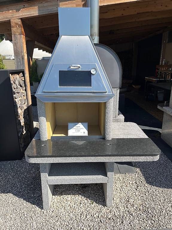 Griglie: Gartencheminée Lugano Granit mit Backfach Ausstellmodell – Usato da Safnern venduto da baehler_cheminees_AG