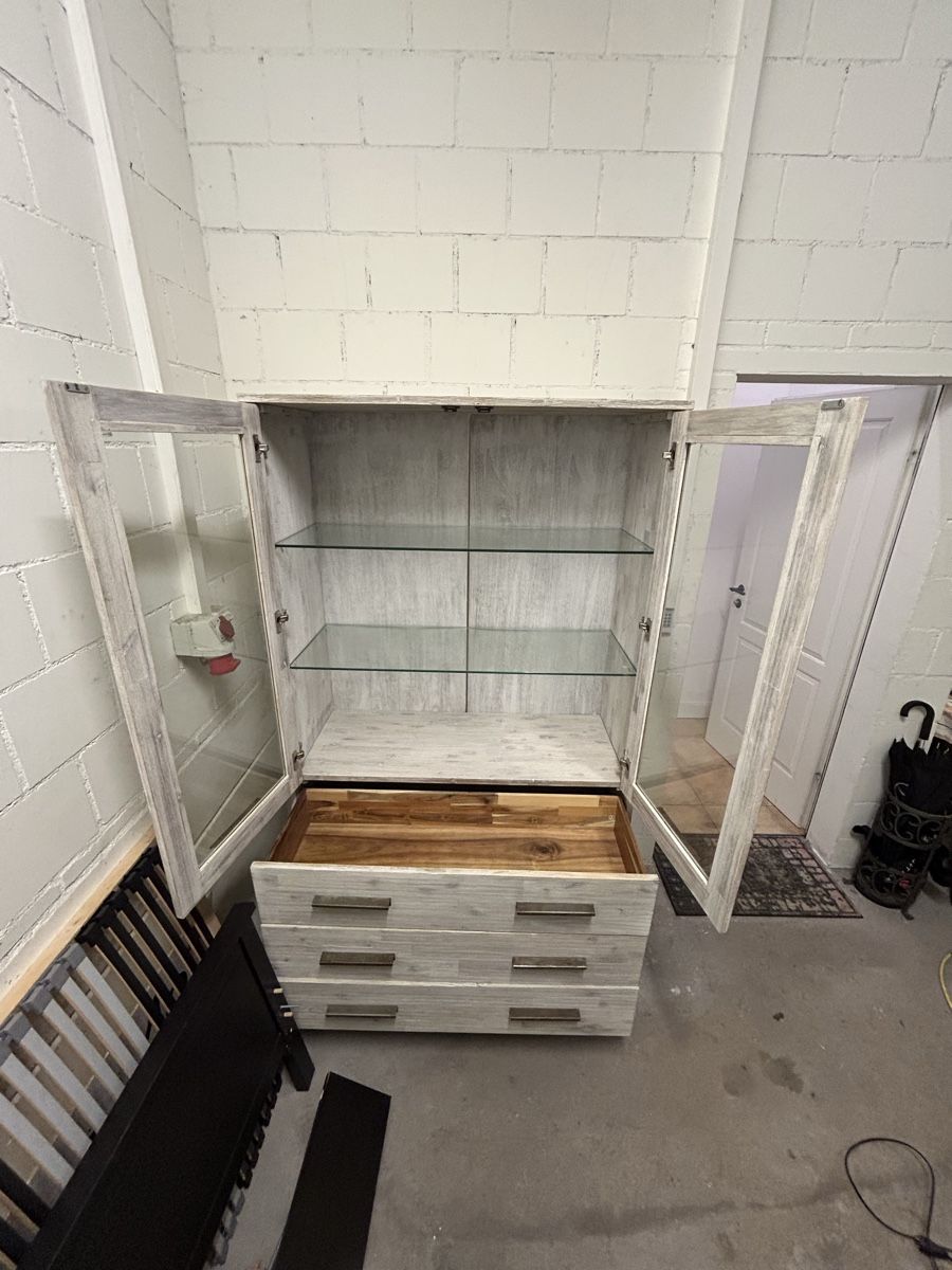 Vitrinen: Vitrinenschrank  – Gebraucht aus Schötz von FabioShop 1