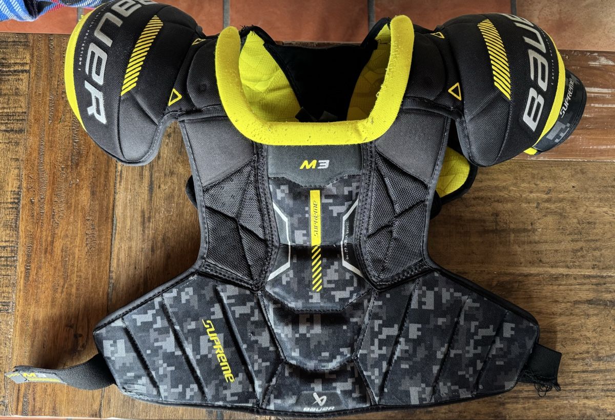 Bauer Protections: Bauer Supreme M3 Brustpanzer JR Medium gebraucht – D'occasion à Neuhausen am Rheinfall par Sachi78 2