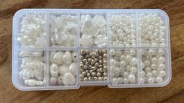 Bastelperlen Set weiss & goldfarben in Organizer Box