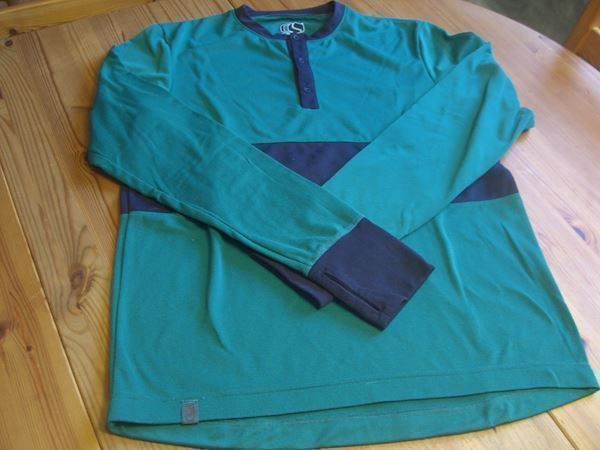 Maglioni & Felpe: lässiges Shirt,Pullover,grün/schwarz (L) – Usato da Winterthur venduto da Gaia 2