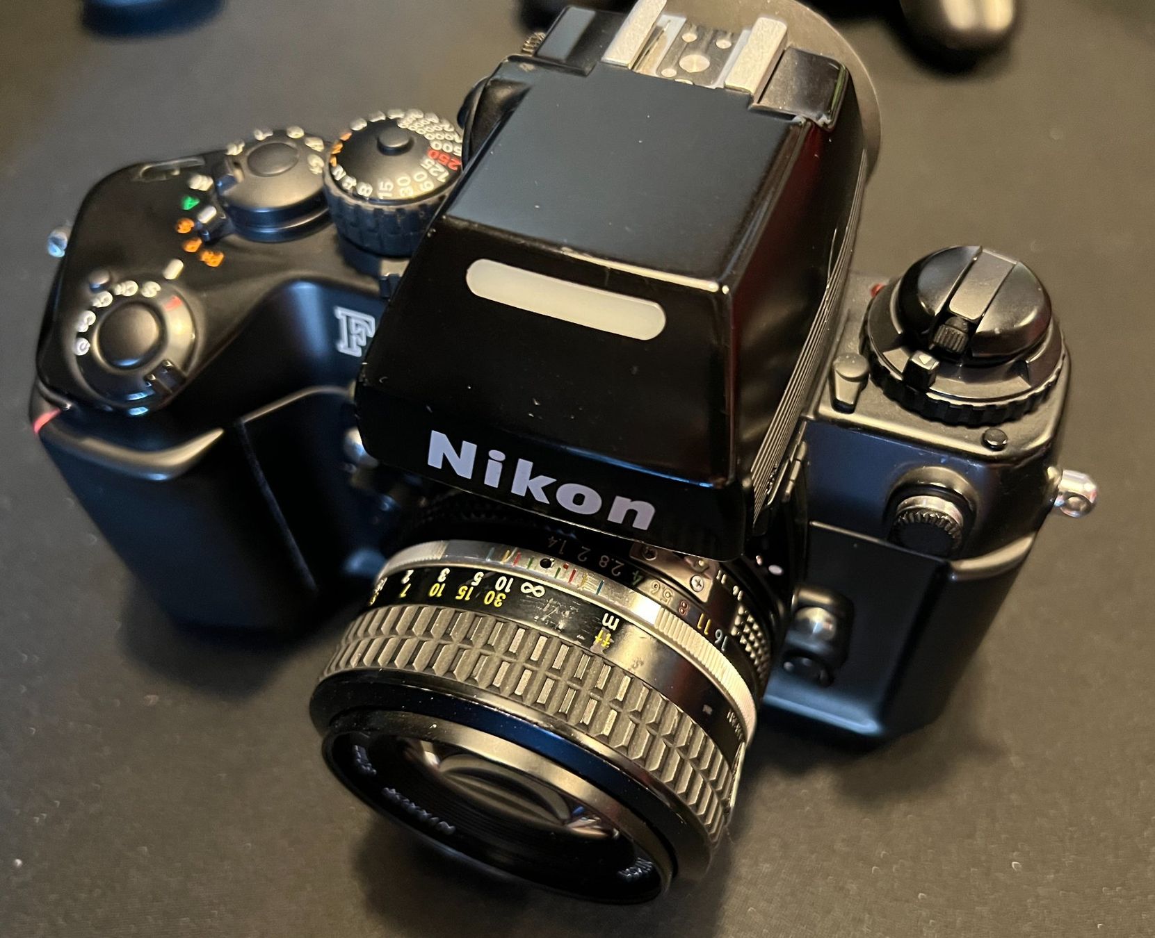 Nikon Kamera: Nikon F4 mit Objektiv – Gebraucht aus Uster von Stoessda 2
