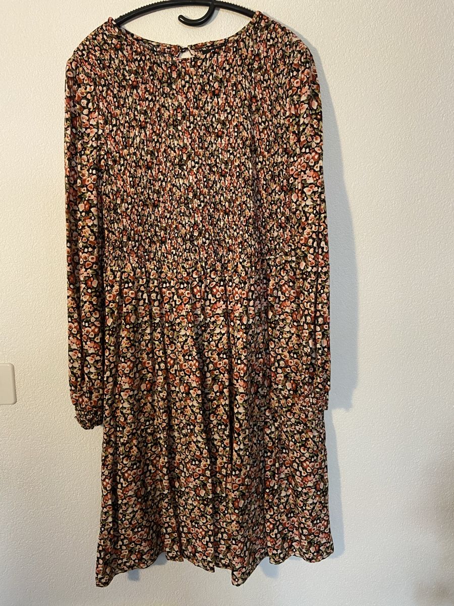 C&A Robes: Robe – D'occasion à Berlens par aye_lf66