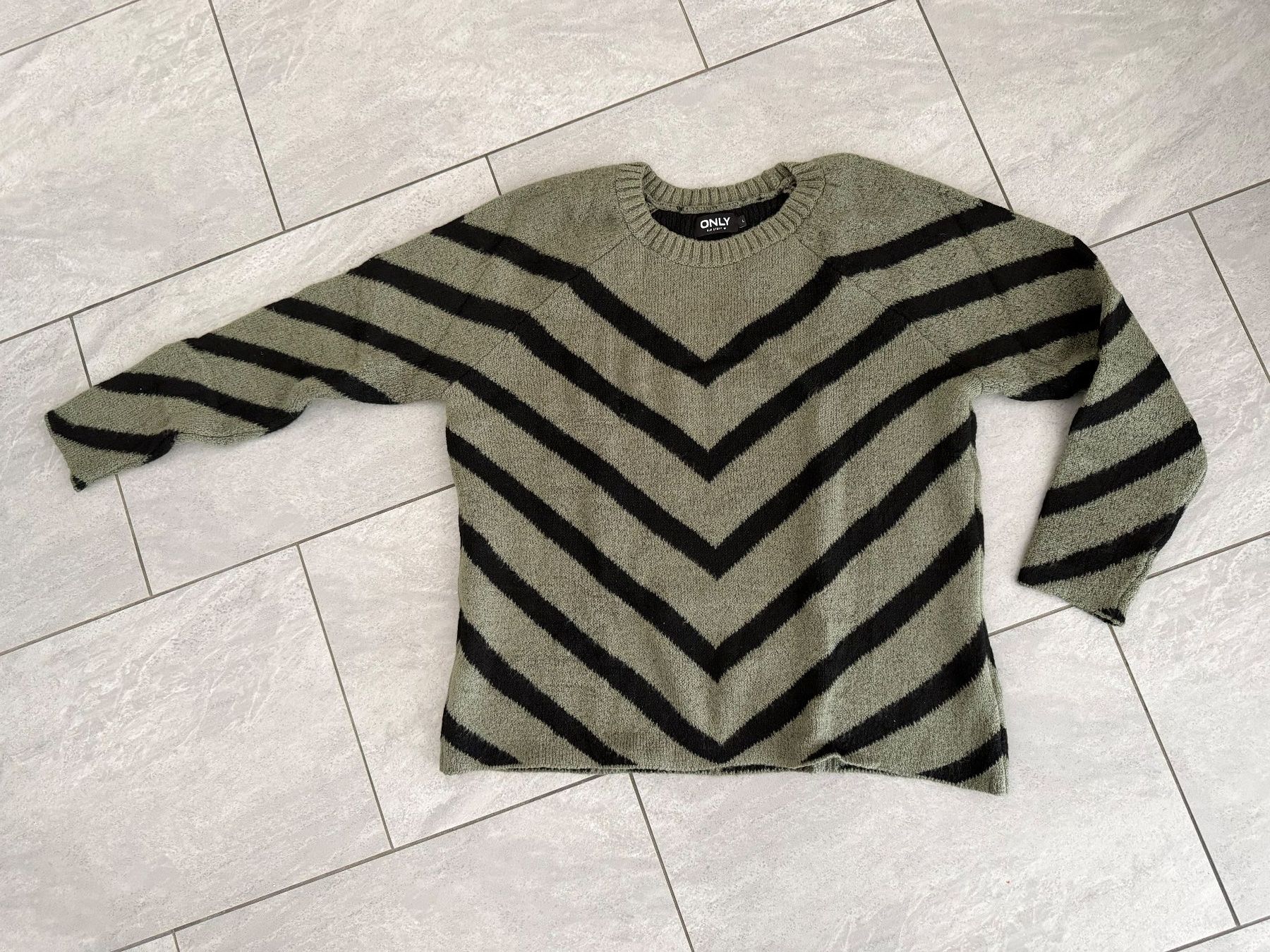 Only Pullover & Sweatshirts: Pullover - Grösse L - ONLY – Gebraucht aus Bülach von Loredana13