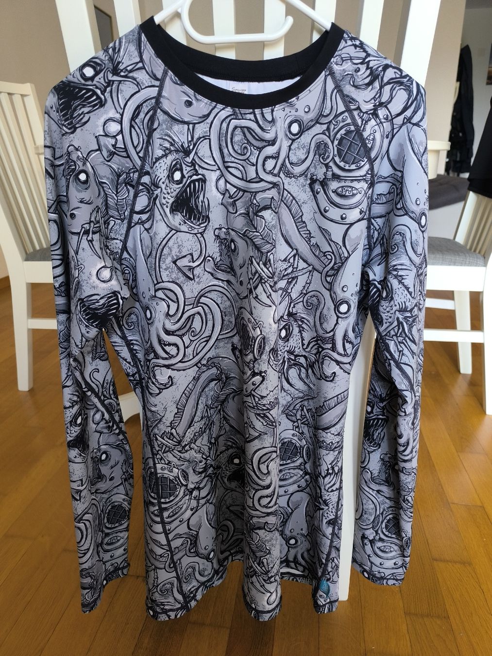T-Shirts: Rash Guard SpaceArmy Grösse L  – Gebraucht aus Zürich von tho_8mdm