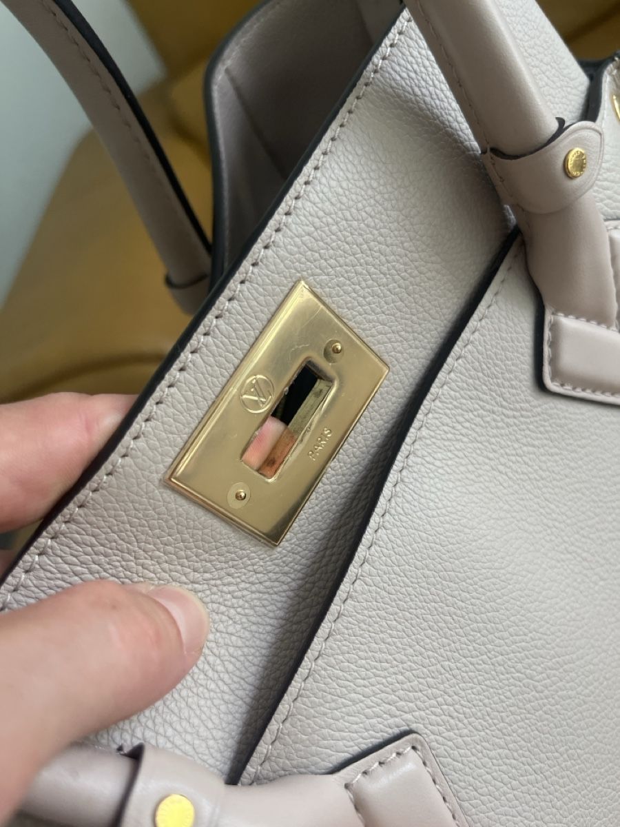Louis Vuitton Borse: Louis Vuitton ON MY SIDE MM GREIGE MNG - M58485 – Nuovo e nell'imballaggio originale da Oberriet SG venduto da jan_vc82 3