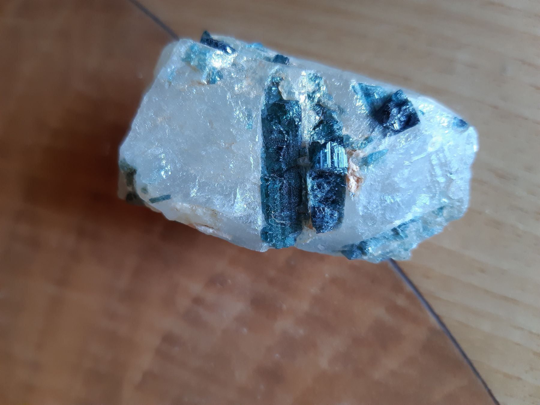 Minerali & Pietre curative: Quarz mit Turmalin – Nuovo (secondo la descrizione) da Flawil venduto da Uncristalized 4