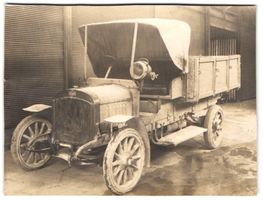 Fotografie Ein Itala-LKW mit Verdeck und
