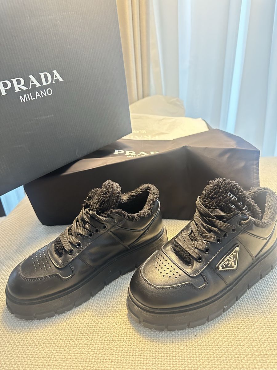 Prada Damenschuhe: Prada Winter Sneakers - Black Leather, 37 NP 1100 – Gebraucht aus Rothrist von anitunia2010 1