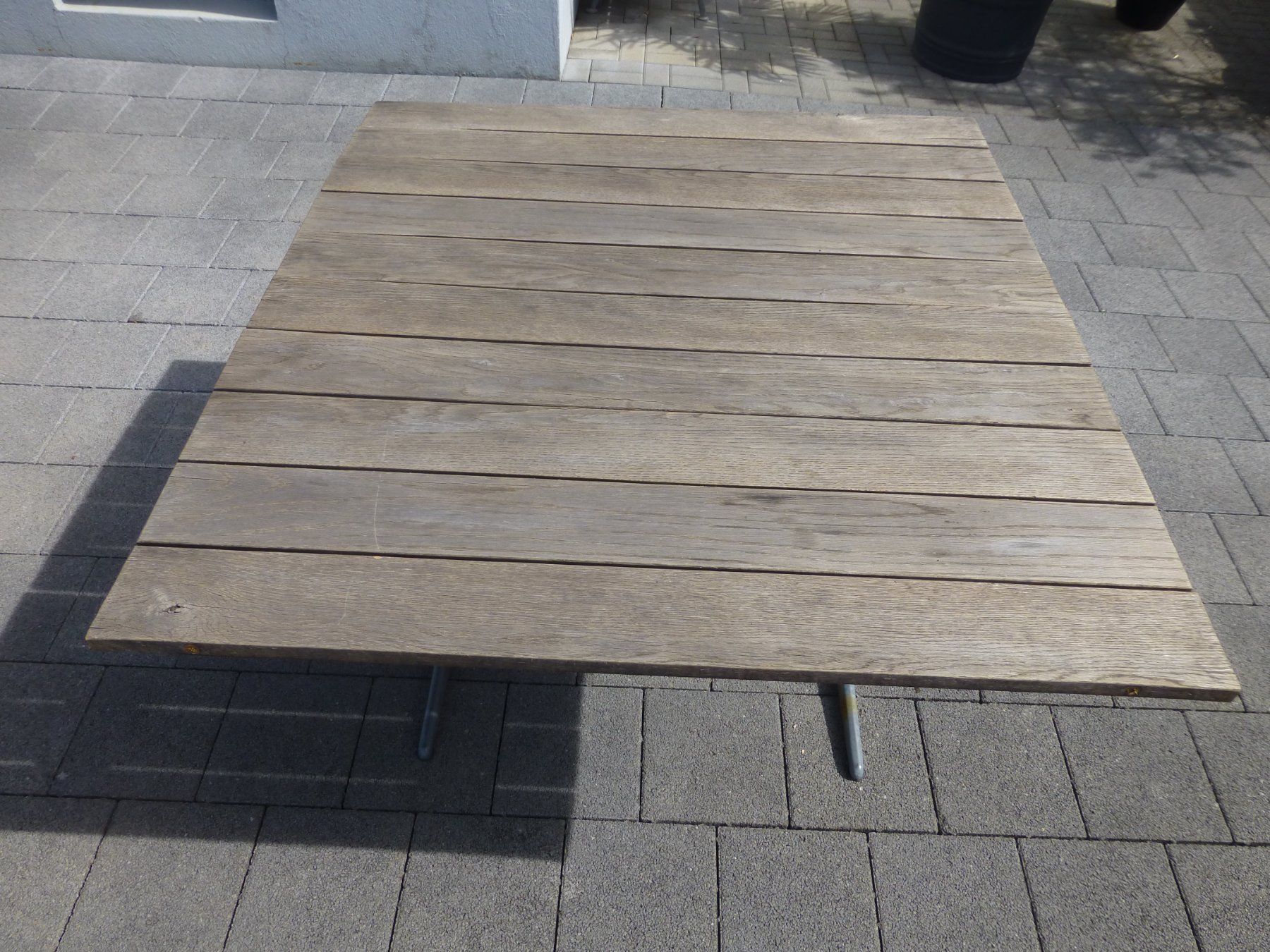 Tavoli: Gartentisch klappbar massiv Eiche – Usato da Hochdorf venduto da lunima 2