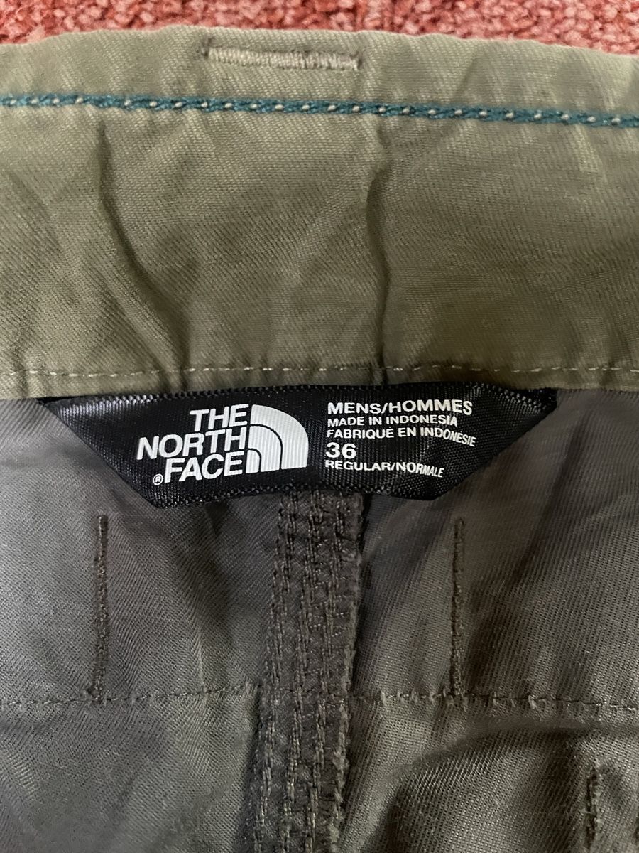 North Face Pantaloni: Pantalon The North Face, couleur olive – Usato da Bassins venduto da Neskwyk 2