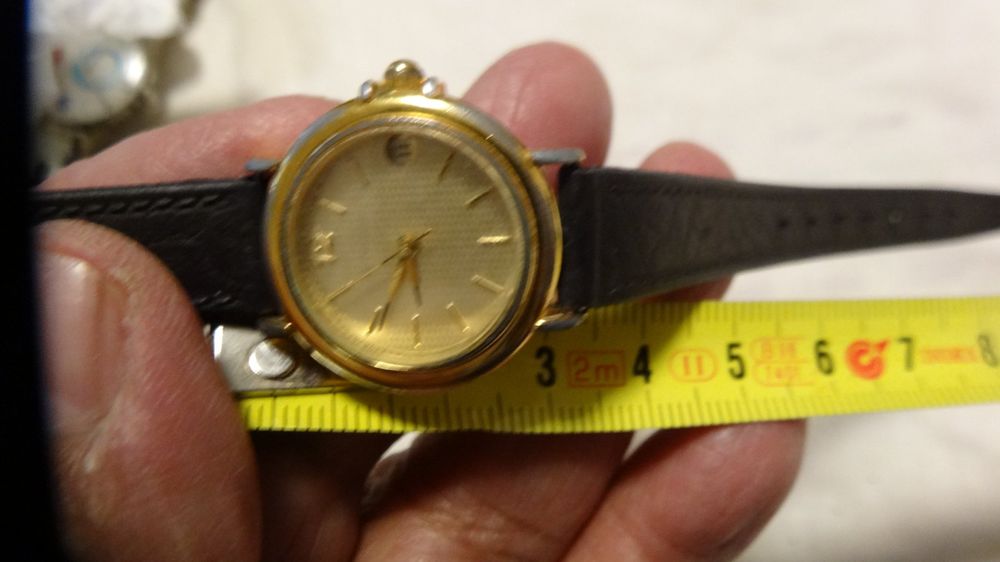 M-Watch Montres: M.WATCH DAMEN  SEHR KLEINE UHR.QURTZ UHR.DATE.SCHÖN LÄÜFT – D'occasion à zürich par ahmad01 4