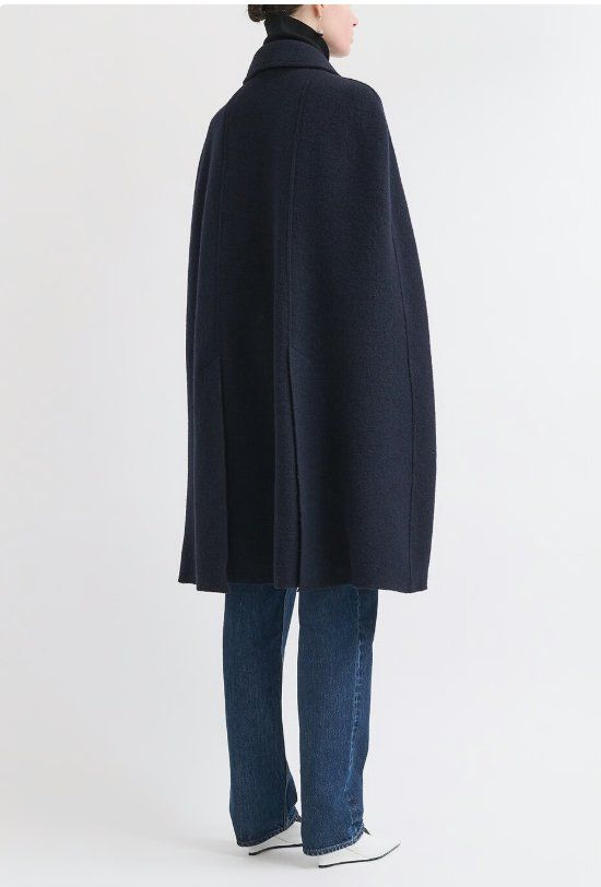 Totême Cappotti: Toteme Cape aus Woll-Bouclé – Usato da Meilen venduto da Antete 2