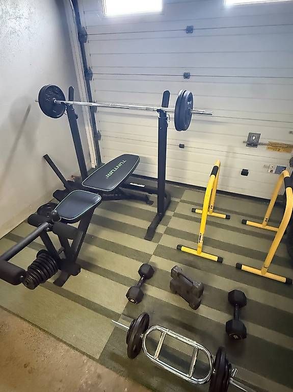 Hometrainer: Banc de musculation + barre + divers poids  – Usato da Savagnier venduto da ben_dx9b 3