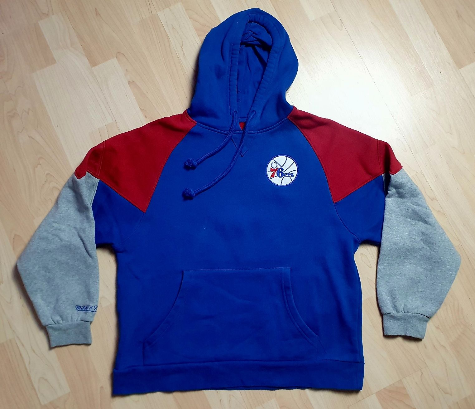 Mitchell & Ness Maglioni & Felpe: Mitchell & Ness Philadelphia 76ers Hoodie M – Nuovo (secondo la descrizione) da St. Gallen venduto da CaliSunshine