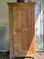 Alter Tanne-Holzschrank