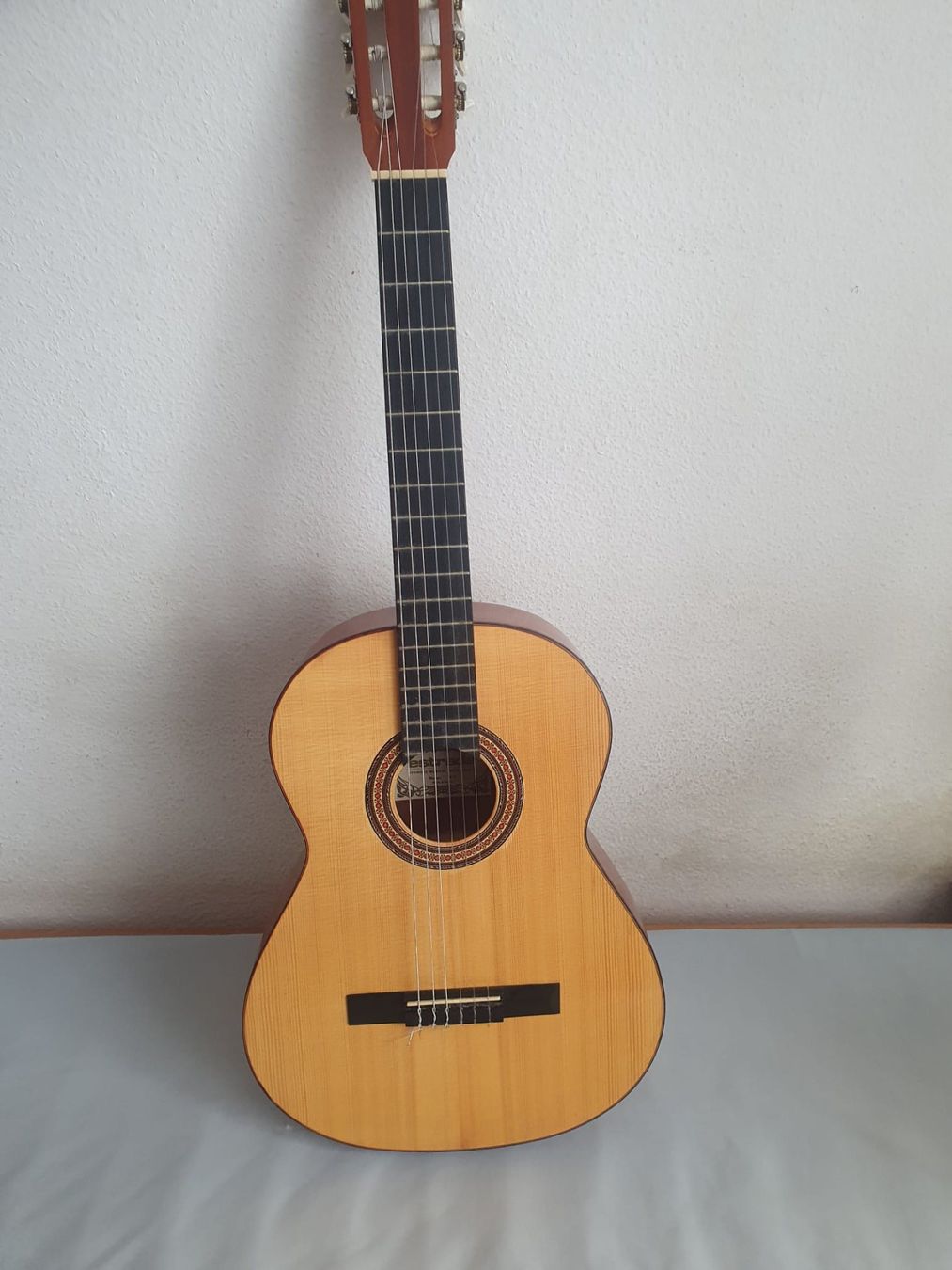 Strumenti musicali: Estrada Stringed Gitarre (Made in Spain) – Usato da Basel venduto da FirstClass4000