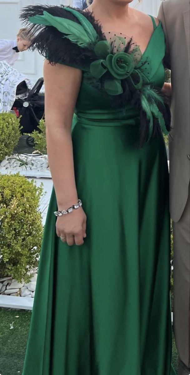 Kleider: Grünes Abendkleid mit Federn - Ein echter Hingucker! – Gebraucht aus Brüttisellen von nena91 4