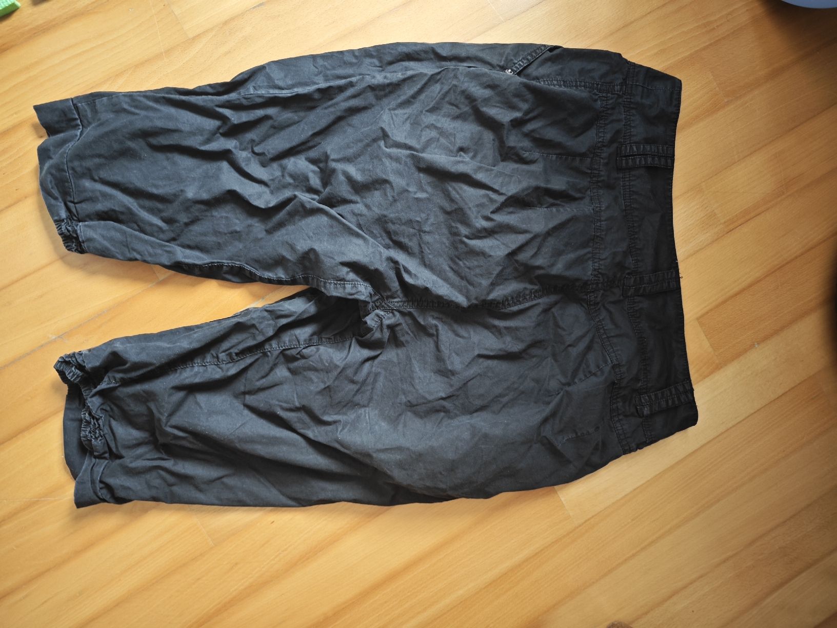 Pantaloni: Schwarze Hose, knielang, Grösse 38 – Usato da Sissach venduto da sasocla 2