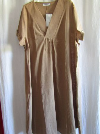 Gr. 46/52, Kleid in Milchschoko, Leinenmischung, A-Form