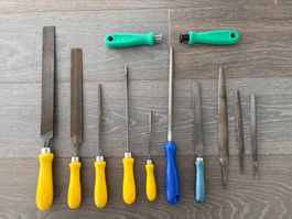 Konvolut / Lot / Diverse Metall-Feilen und Feilen-Griffe