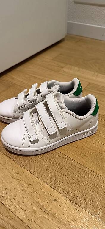 Scarpe per ragazzi: Adidas Sneaker Gr. 32 – Usato da Strengelbach venduto da lul_tfr6