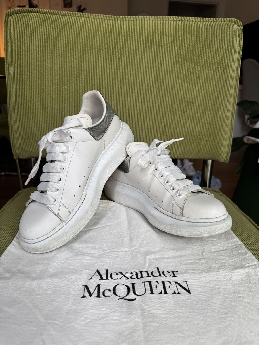 Alexander Mcqueen Herrenschuhe: Alexander McQueen Sneakers weiss Leder Grösse 38 – Gebraucht aus Zürich von van_58nb