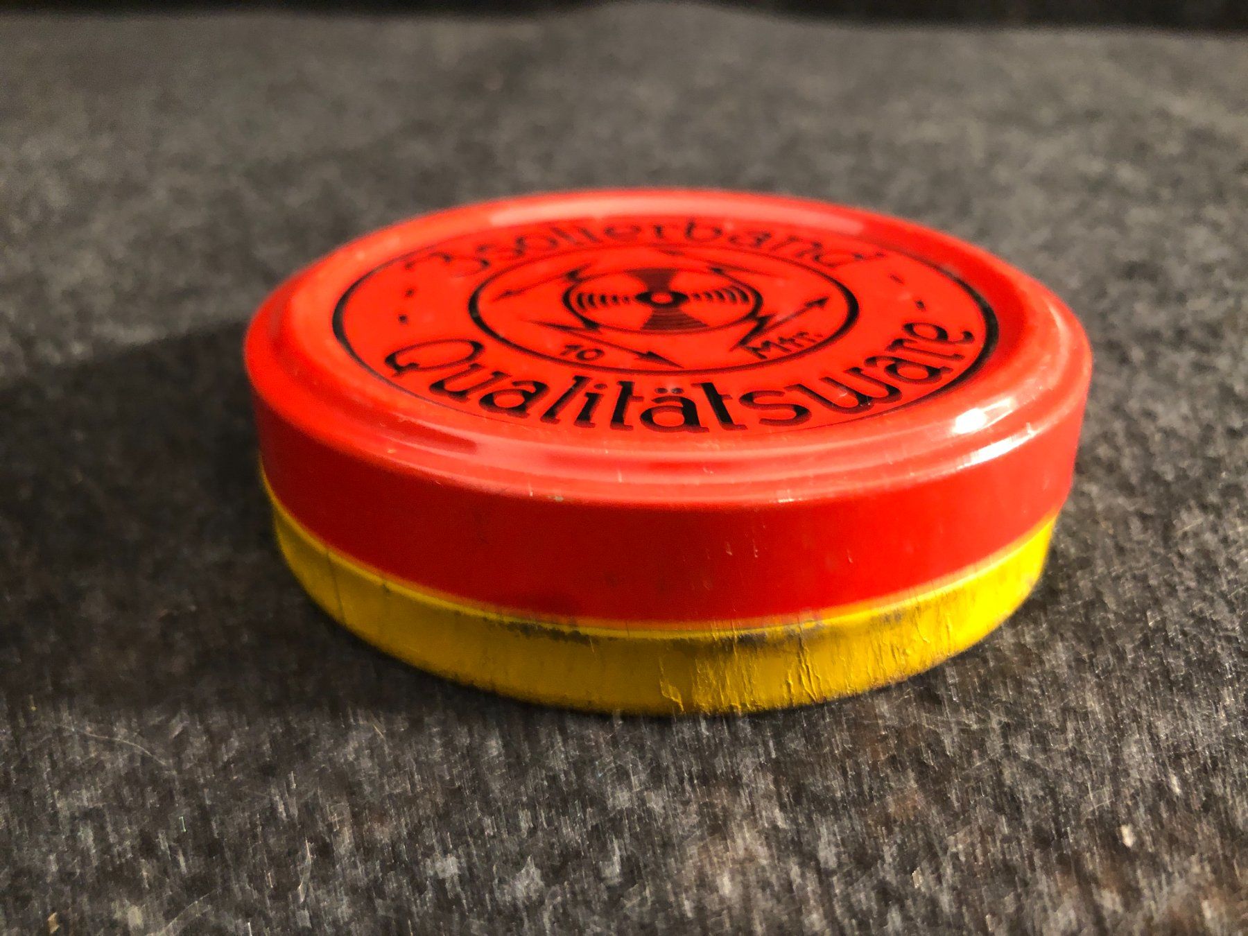 Dosen: Ancienne boîte en métal. – Gebraucht aus Saignelégier von Dubois_Vintage 1