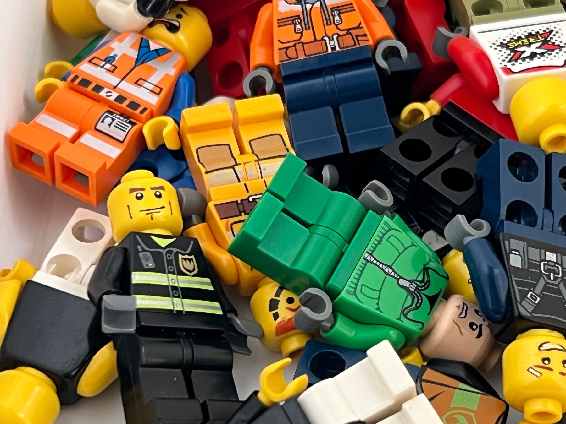 Lego Giocattoli: 44 LEGO Figuren – Usato da Uttigen venduto da sonorsonic 2