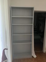 Grosser grauer Bücherschrank/ Wandregal