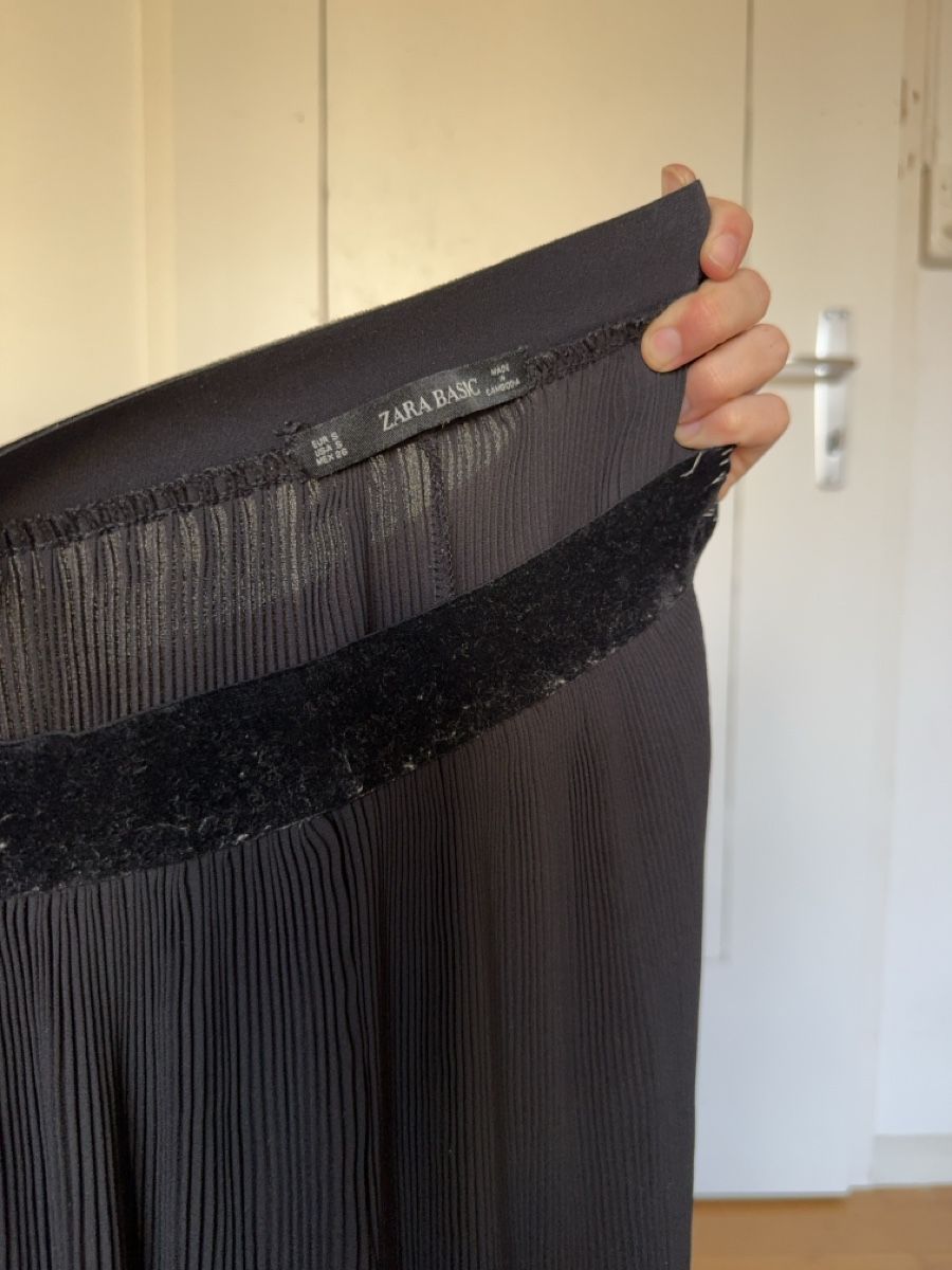 Zara Pantaloni: Zara Plissee Hose - Grösse S – Usato da Lauwil venduto da nina-lara 3