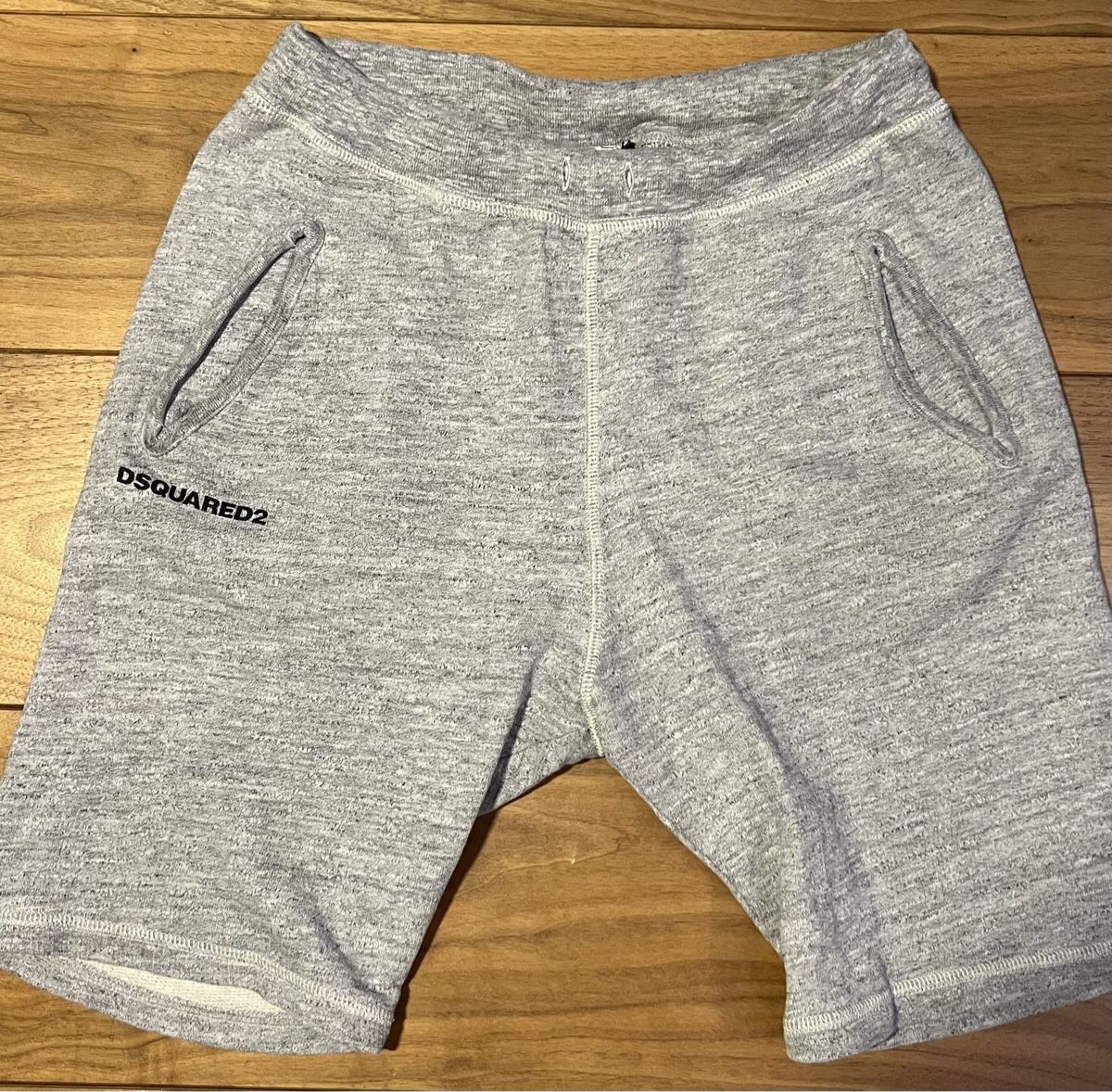 Dsquared2 Pantaloni: Shorts for Youth – Usato da Kilchberg ZH venduto da adycalin