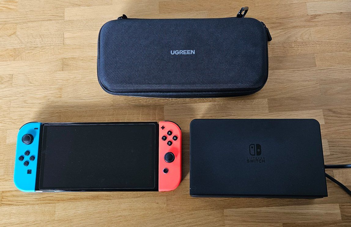 Nintendo Consoles: Nintendo Switch OLED mit Switch Dock und Tasche, CH-Version – D'occasion à Uster par Marco_S_79