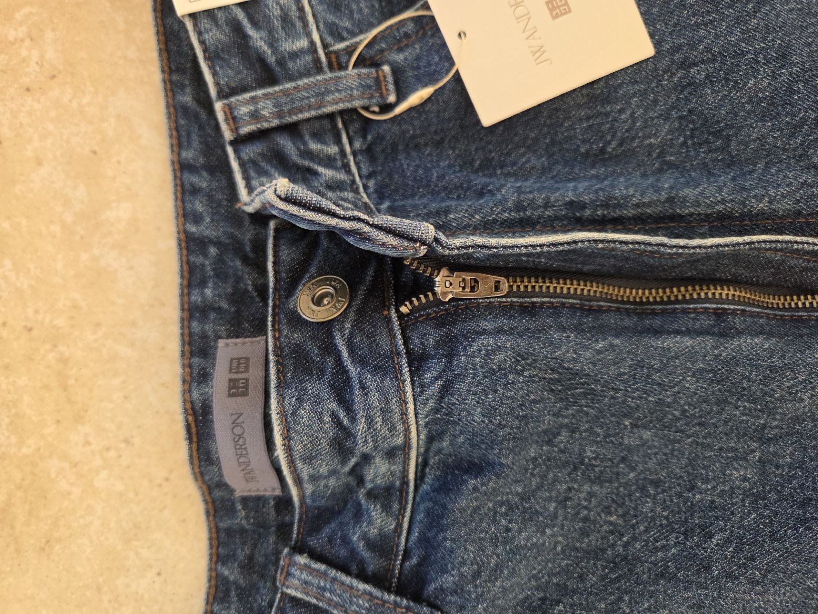 Uniqlo Jeans: Neue Uniqlo Jeansshorts – Nuovo (secondo la descrizione) da Lupsingen venduto da alessandra_s 2