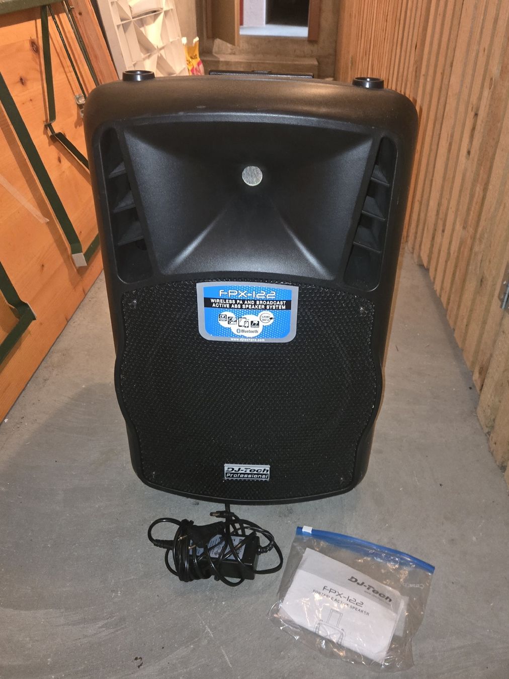 Haut-parleurs: FPX-122 Enceinte avec micro wireless  – D'occasion à Estavayer-le-Lac par Clapsodi